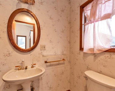 154 Rocklyn Avenue - Photo Thumbnail 9