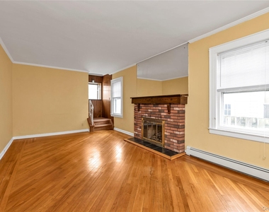 154 Rocklyn Avenue - Photo Thumbnail 2