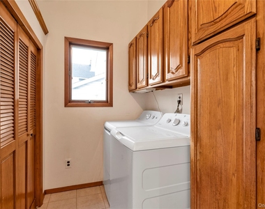 154 Rocklyn Avenue - Photo Thumbnail 14