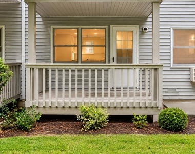 292 Hubert Humphrey Drive - Photo Thumbnail 2