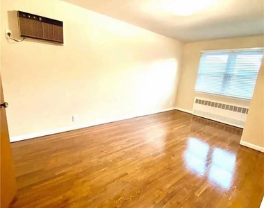 150-44 17 Th Ave - Photo Thumbnail 1