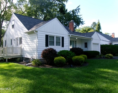 2023 Fairlawn Parkway - Photo Thumbnail 4