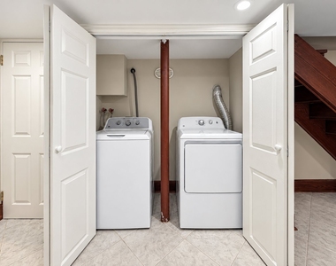 557 Carlton Avenue - Photo Thumbnail 16
