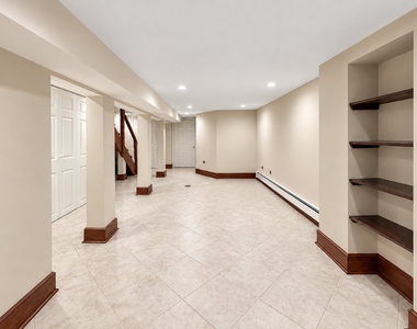 557 Carlton Avenue - Photo Thumbnail 15