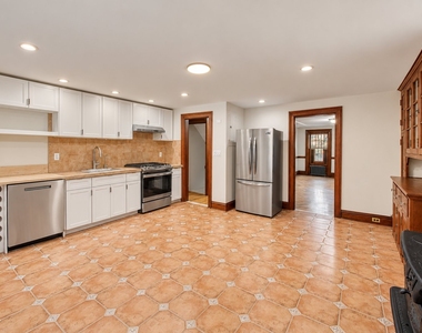 557 Carlton Avenue - Photo Thumbnail 2