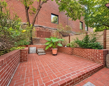 557 Carlton Avenue - Photo Thumbnail 18