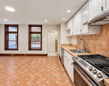 557 Carlton Avenue - Photo Thumbnail 3