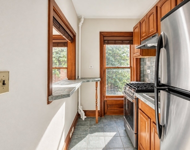 557 Carlton Avenue - Photo Thumbnail 4