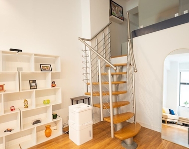 310 E 46th Street - Photo Thumbnail 3