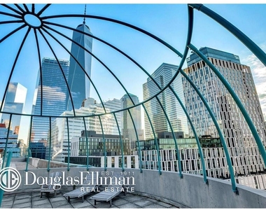 275 Greenwich Street - Photo Thumbnail 8