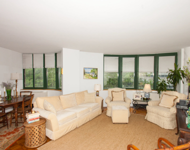 275 Greenwich Street - Photo Thumbnail 1