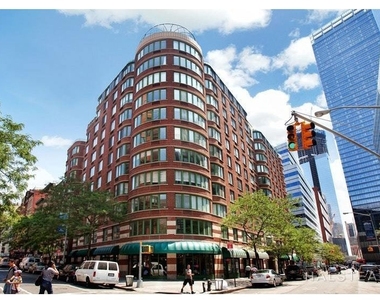 275 Greenwich Street - Photo Thumbnail 6