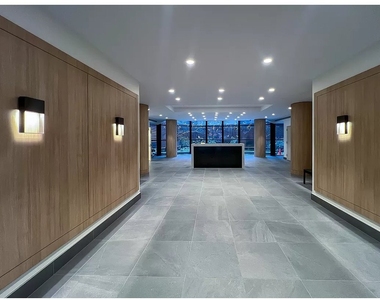 275 Greenwich Street - Photo Thumbnail 7