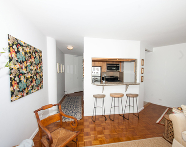 275 Greenwich Street - Photo Thumbnail 2