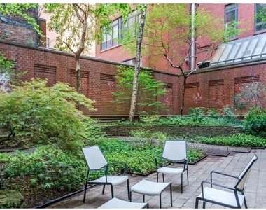 275 Greenwich Street - Photo Thumbnail 9