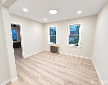 254 Somerset Street - Photo Thumbnail 4
