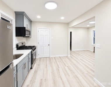 254 Somerset Street - Photo Thumbnail 2