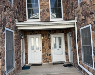 123 Chariot Court - Photo Thumbnail 1