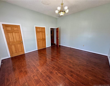 306 E 11th Street - Photo Thumbnail 15