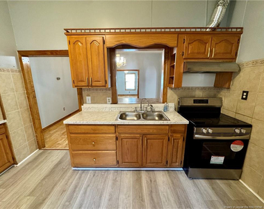 306 E 11th Street - Photo Thumbnail 12