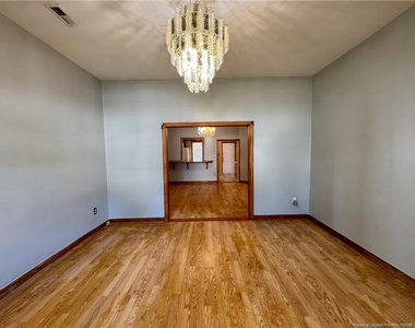 306 E 11th Street - Photo Thumbnail 4