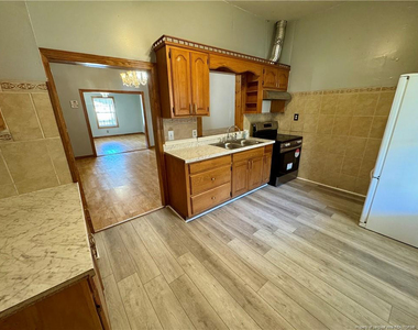 306 E 11th Street - Photo Thumbnail 11