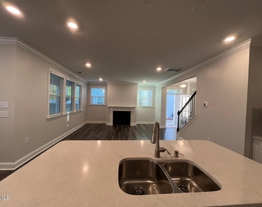 1347 Rosepine Drive - Photo Thumbnail 13