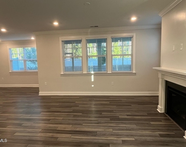 1347 Rosepine Drive - Photo Thumbnail 15