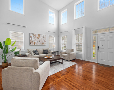 2813 Carriage Meadows Drive - Photo Thumbnail 12
