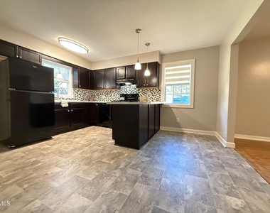 5215 Vann Street - Photo Thumbnail 6