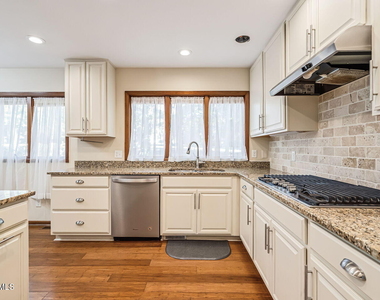 1906 Wedgewood Drive - Photo Thumbnail 16