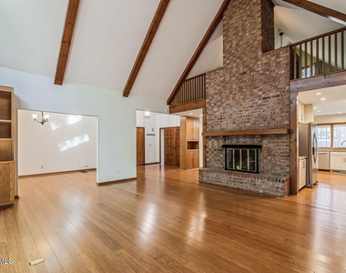 1906 Wedgewood Drive - Photo Thumbnail 6