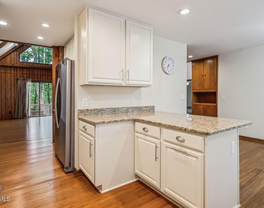1906 Wedgewood Drive - Photo Thumbnail 14