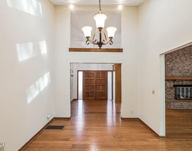1906 Wedgewood Drive - Photo Thumbnail 11