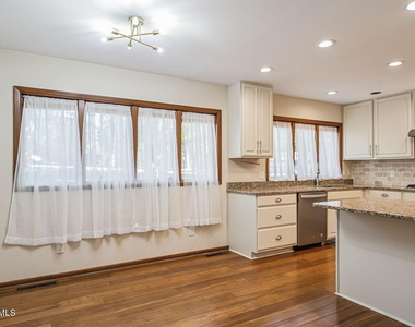 1906 Wedgewood Drive - Photo Thumbnail 12