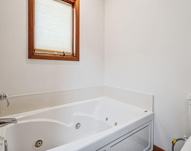 1906 Wedgewood Drive - Photo Thumbnail 20