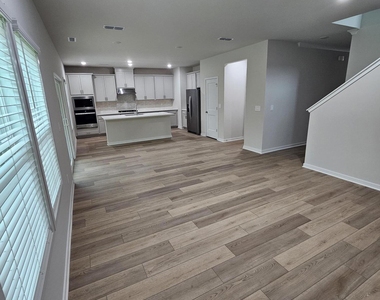 524 Southland Drive - Photo Thumbnail 7