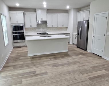 524 Southland Drive - Photo Thumbnail 5