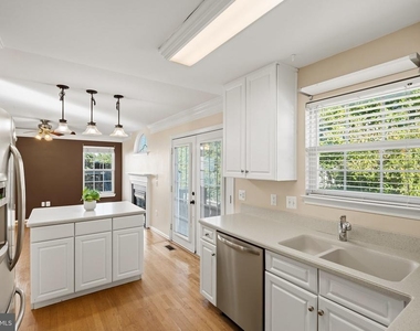13835 Rosewood Drive - Photo Thumbnail 8