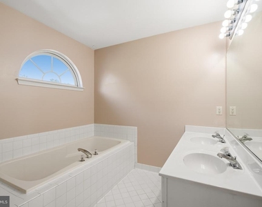 13835 Rosewood Drive - Photo Thumbnail 22