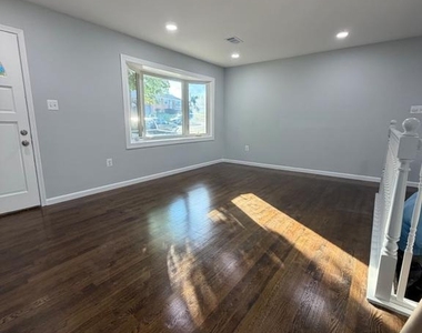 1904 Stafford Street - Photo Thumbnail 4