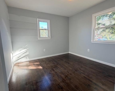 1904 Stafford Street - Photo Thumbnail 14