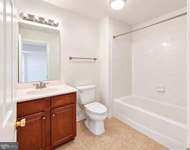 13677 Venturi Lane - Photo Thumbnail 5