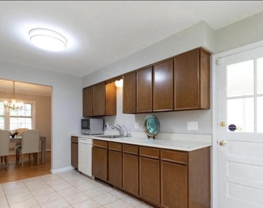 1606 Mary Ellen Court - Photo Thumbnail 14