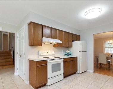 1606 Mary Ellen Court - Photo Thumbnail 13