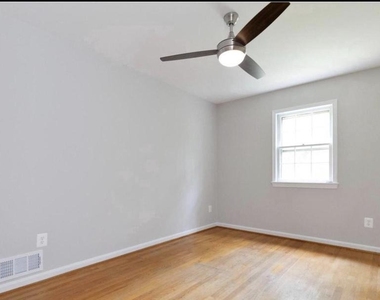 1606 Mary Ellen Court - Photo Thumbnail 19