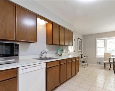 1606 Mary Ellen Court - Photo Thumbnail 17