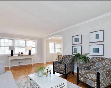 1606 Mary Ellen Court - Photo Thumbnail 5