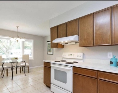 1606 Mary Ellen Court - Photo Thumbnail 18