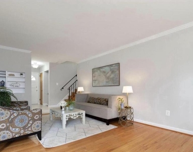 1606 Mary Ellen Court - Photo Thumbnail 6